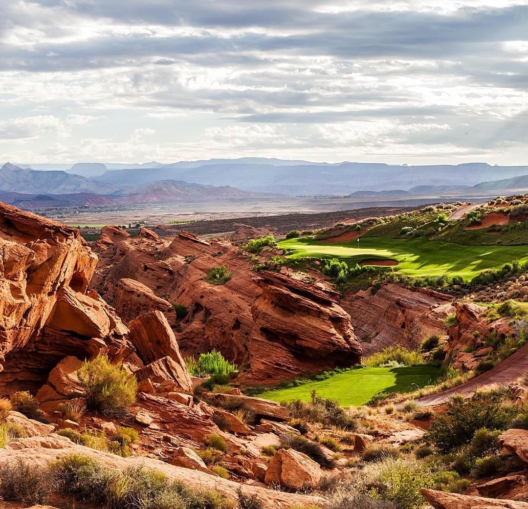 Sand Hollow lava rock par 3 hole